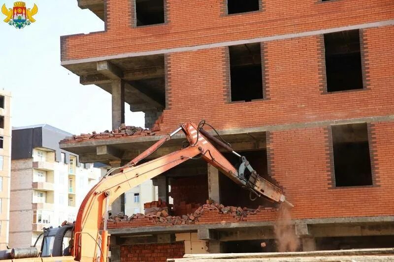 Точечная застройка в махачкале. Махачкала снос. Незаконные постройки. Многоэтажки в махачкале. Махачкала снос.