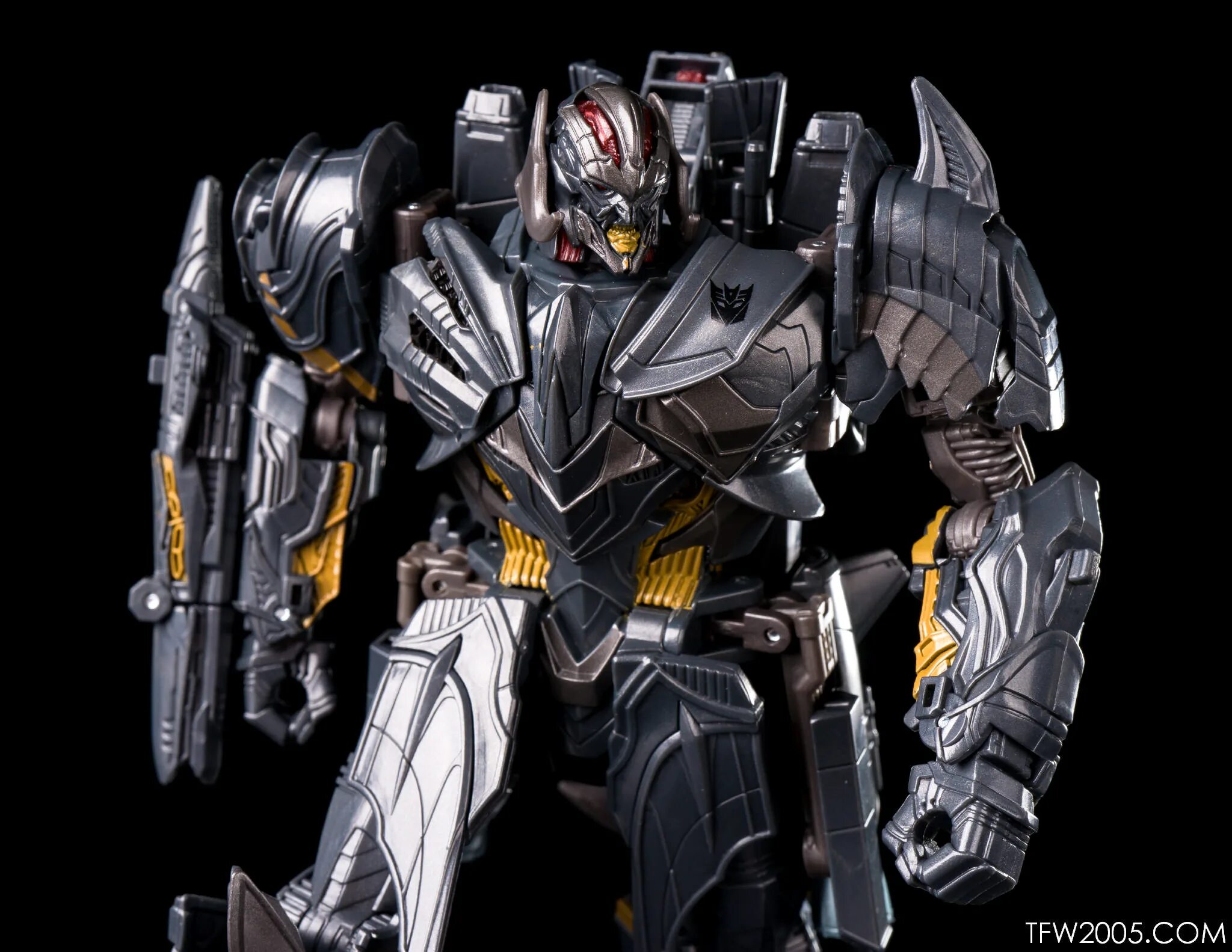 Боункрашер трансформер игрушка. Войны комбёров вояджер (трансформеры дженерейшнс) b2398. Hasbro transformers мегатрон 3543. Transformers soundwave hasbro. Игрушки трансформеры студио сериес.