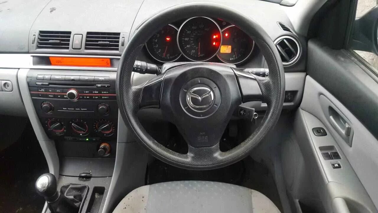 Мазда 3 2008 правый руль. Салон для Mazda 3 2003. Мазда 3 2008г праворульная. Праворульная Мазда 3 БК. Мазда 3 правый руль