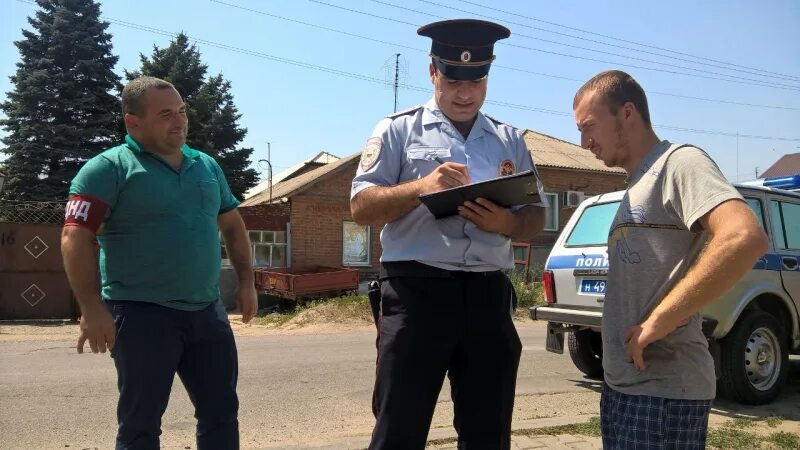 Обход административного участка участковым уполномоченным. Начальник ГАИ Мясниковского района Мельник. ОВД Мясниковского района. Сотрудники ДПС Неклиновского района. Участковые Мясниковского района.