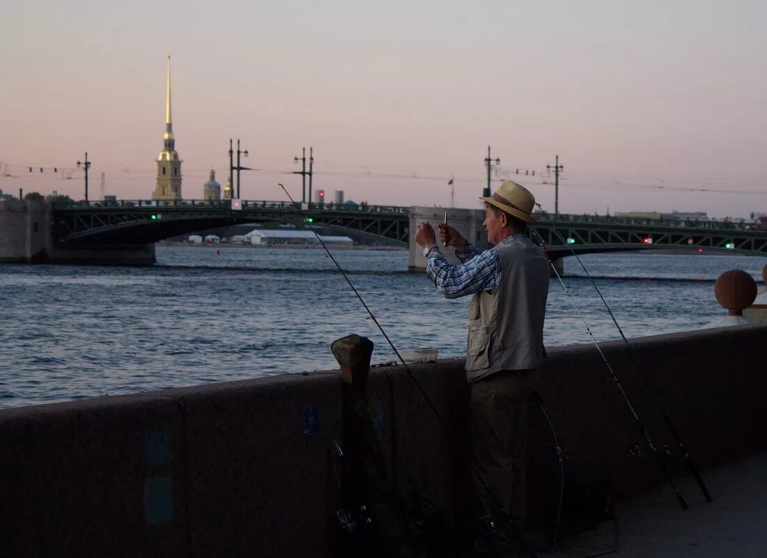 Ловля на неве. Рыбалка в СПБ на Неве.