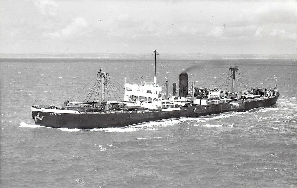 Корабль в океане. Водный транспорт индии. Контейнеровозы 2000 teu. Танкер melody. Торговые суда.