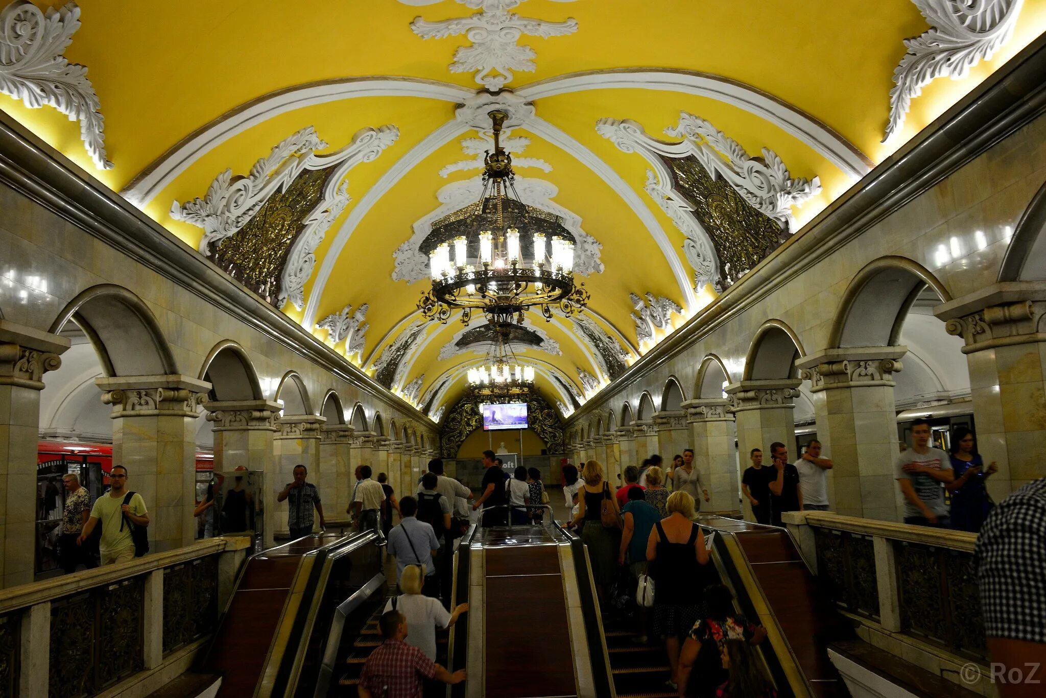 Метро комсомольская режим. Станция метро комсомольская режим работы. Станция комсомольская-кольцевая московского метрополитена. Станция комсомольская кольцевая. Метро москвы комсомольская кольцевая.