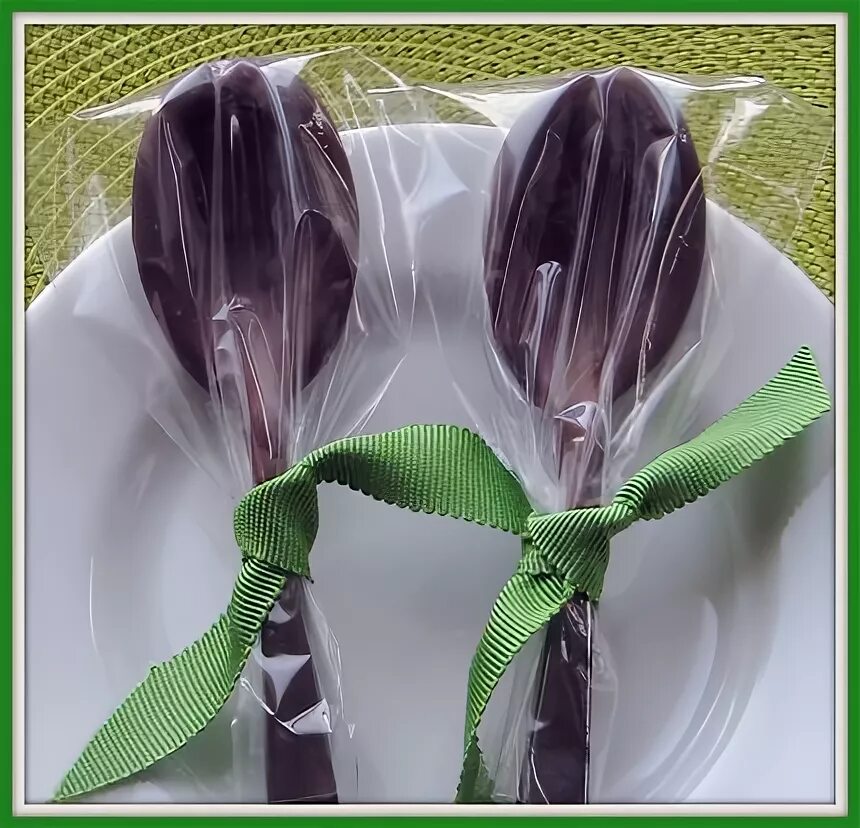 бумага для упаковки подарков. красиво упаковать ложку на подарок. упаковка для двух ложек. как упаковать ложку в подарок. оригинальные чайные ложки.