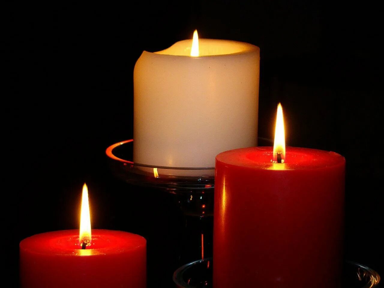 Свечка картинка. Свеча. Красная свеча. Свечи магия. Горящая свеча.