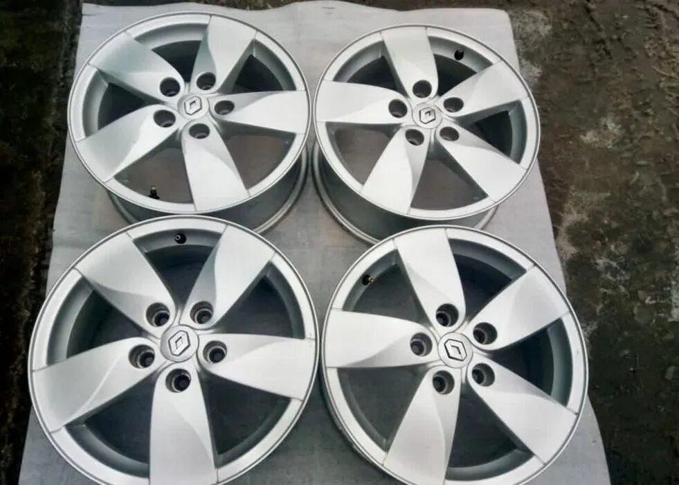 Renault r16. литые диски рено флюенс р 16. диски на рено каптур r17. диски r16 рено лагуна 2 ph2. диски рено степвей r16.