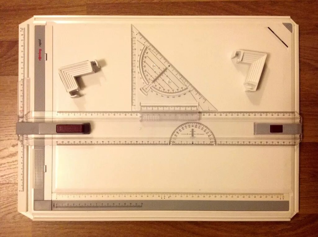 Коробка с линейками. Чертежный станок а1 Rotring ( чертежный Кульман). Rotring 800 набор для черчения. Рейсшина РМ-1292. Кульман с рейсшиной.