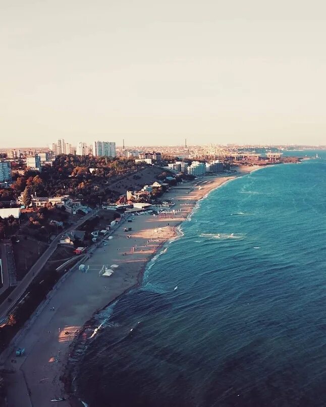 Черноморск одесской. Черноморск Ильичевск. Черноморск Одесса. Черное море Ильичевск. Черноморск город Украина.