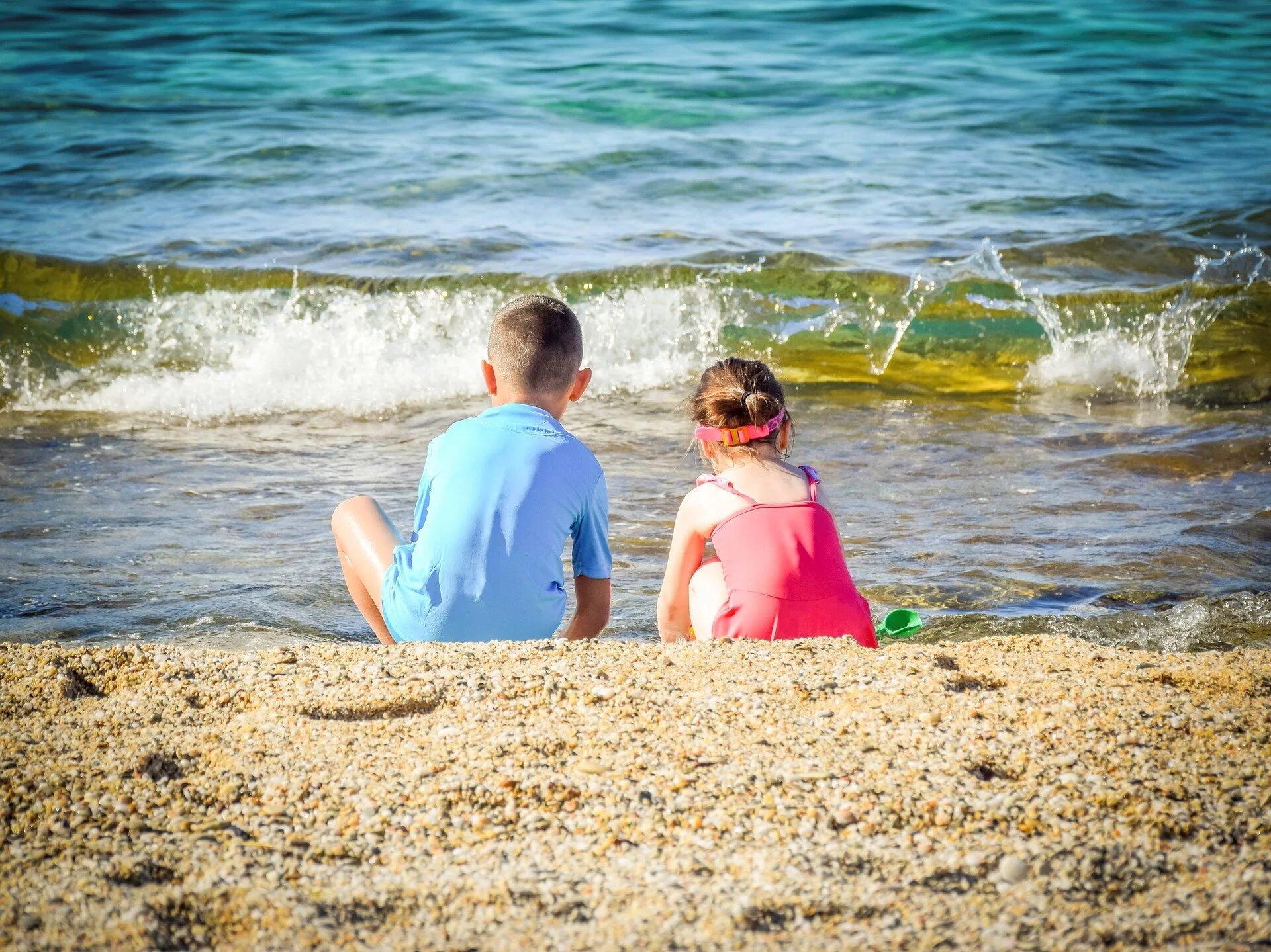 Дети на море. Дети на море с родителями. Маленькие дети на море. Дети на море качественное.