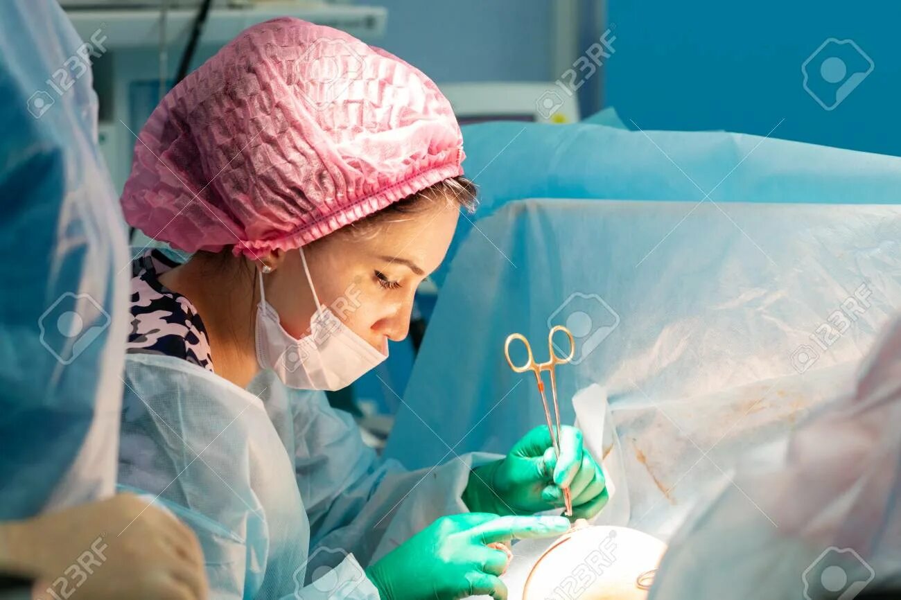 Операционная группа врачей. During the operation. Математика в хирургии картинки. During the operation. Девочки делают операцию на палмц.