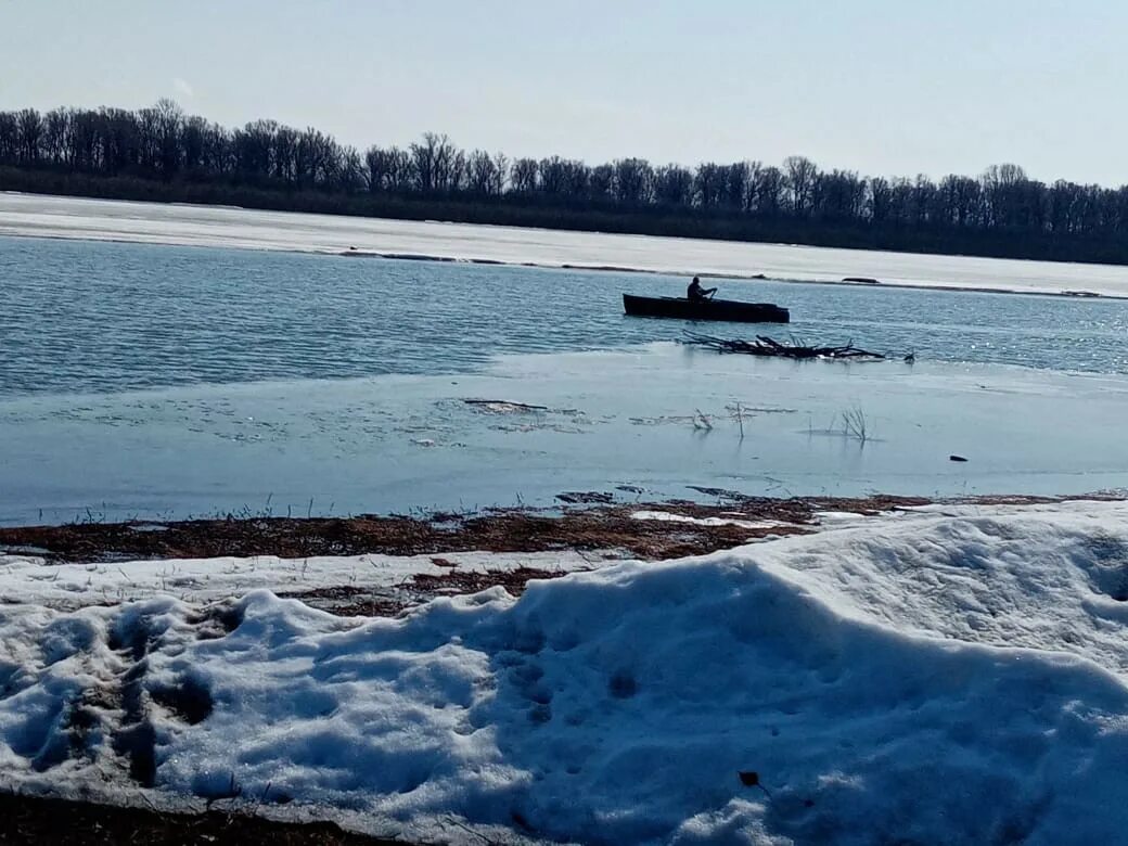 Уровень воды в реке чулым. Ледостав Томь. Река Обь Молчаново. Начался ледоход на реке Томь?. Кромка льда на реке Обь.