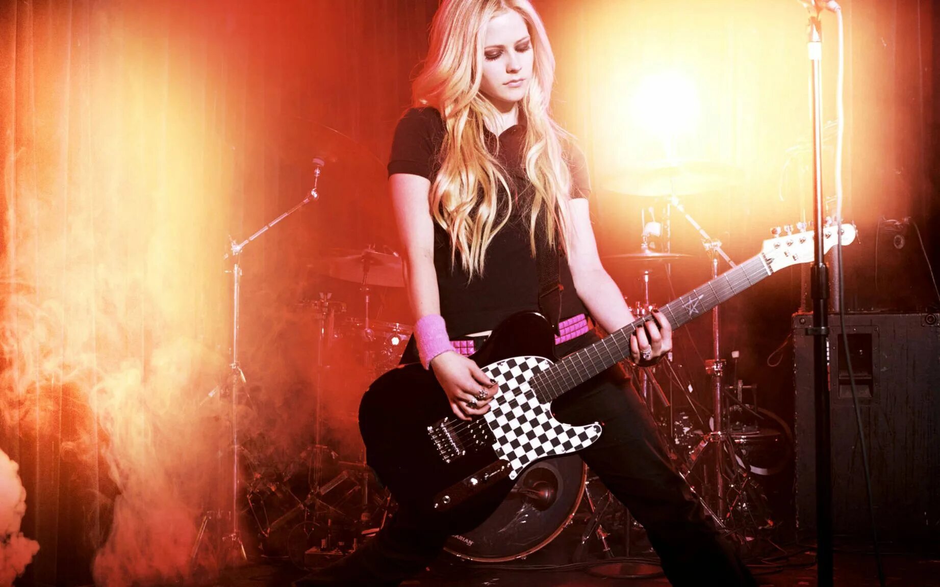 Рок фото. Avril Lavigne группа. Avril Lavigne Skater. Avril Lavigne рок. Avril Lavigne с гитарой.
