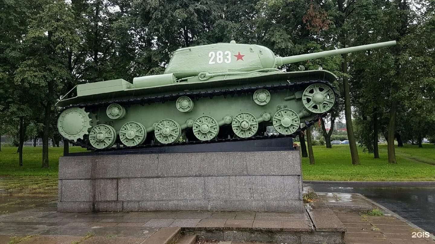 В каком городе установлен памятник танковому. Район Автово Санкт-Петербург памятник танк кв-85. Памятник кв 85 в Автово. Т 34 В Бахмуте. Танк победитель на проспекте Стачек.