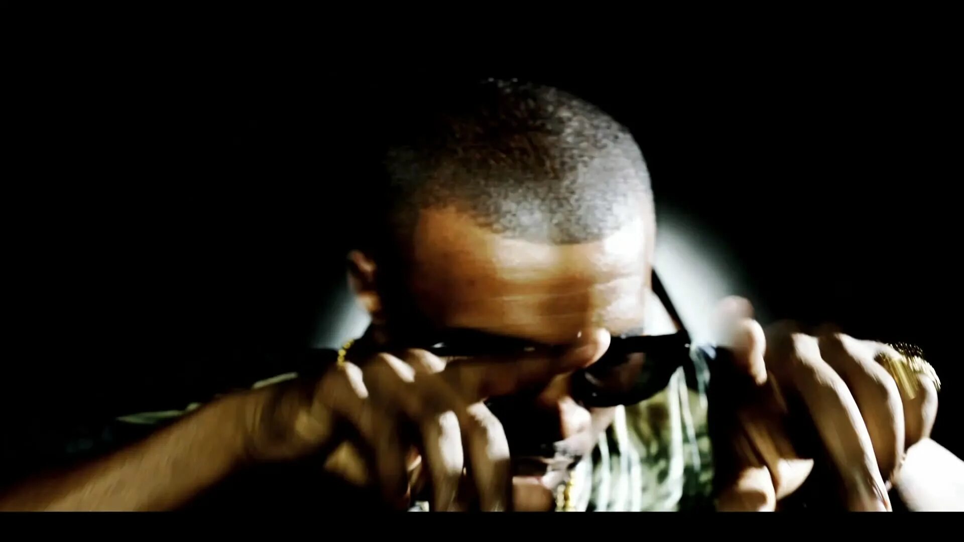 Kanye west черные псы. Black Skinhead Канье Уэст. All the Lights кани Вест. Kanye West клип. Kanye West clip.