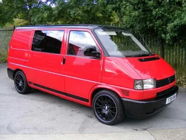 Volkswagen transporter t4 черный. Фольксваген т4 2 цвета. Фольксваген т 4 в черном цвете. Vw transporter t4 черный. Vw t4 tuning.