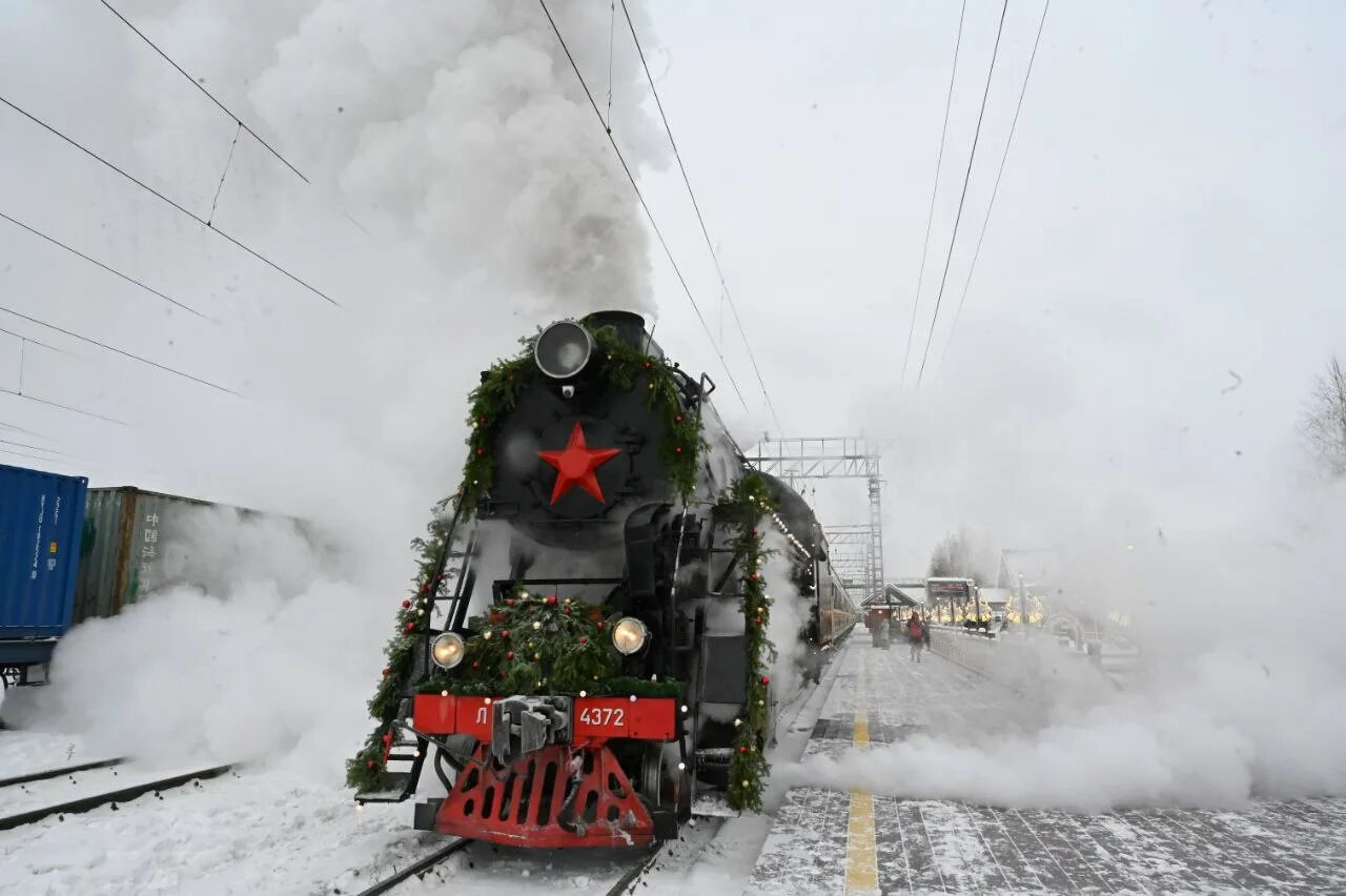 Туристический поезд из екатеринбурга. Екатеринбург верхняя Пышма ретропоезд. Станция Шувакиш ретро поезд. Ретро поезд Екатеринбург Шувакиш. Ретропоезд Уральский экспресс.