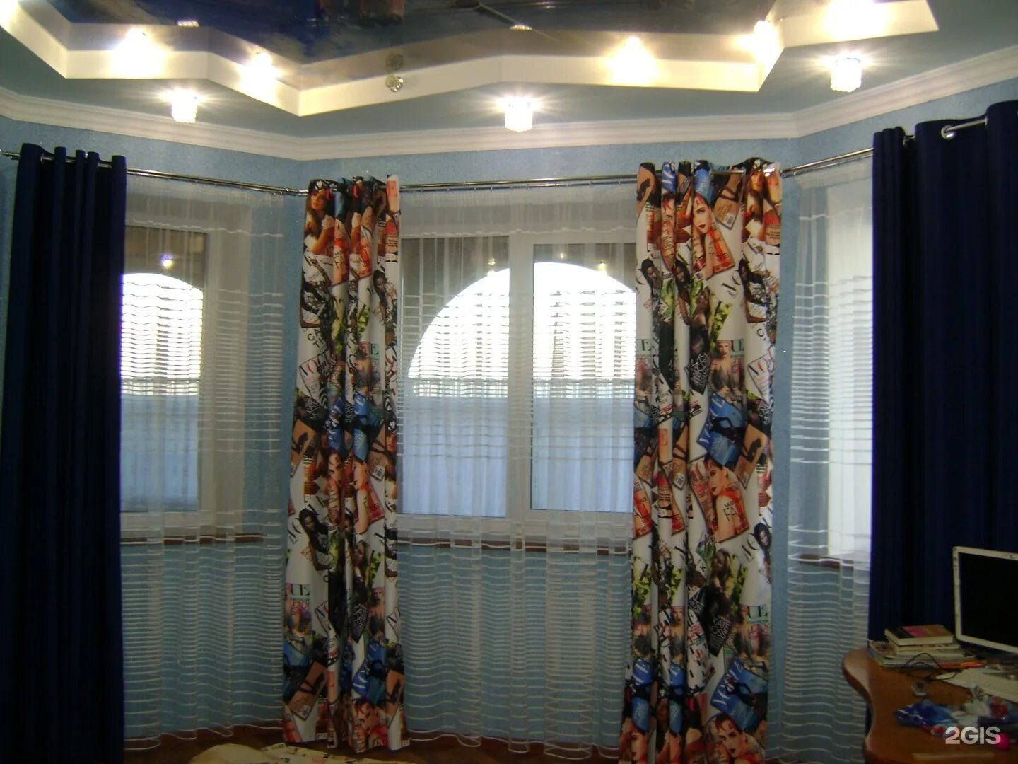 окна светло коричневые в интерьере. шторы иркутск. валдберрисинтернет магазин шторы в гостиную. эмикус салон штор иркутск. салон штор в иркутске.