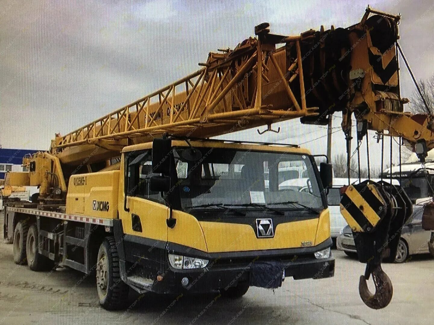 Кран китайский xcmg 30 тонн. Кран xcmg 25 тонн. Китайские краны xcmg. Автокран 25т xcmg. Xcmg xca 60.