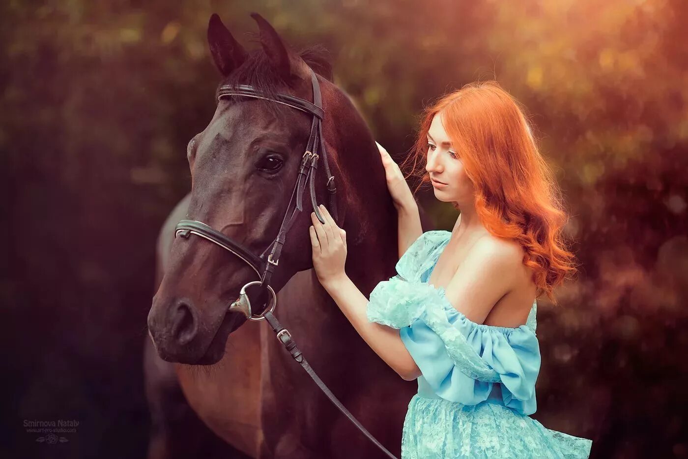 Фотосессия с лошадьми. Фотопроект с лошадью. Девушка с лошадью фотосессия.