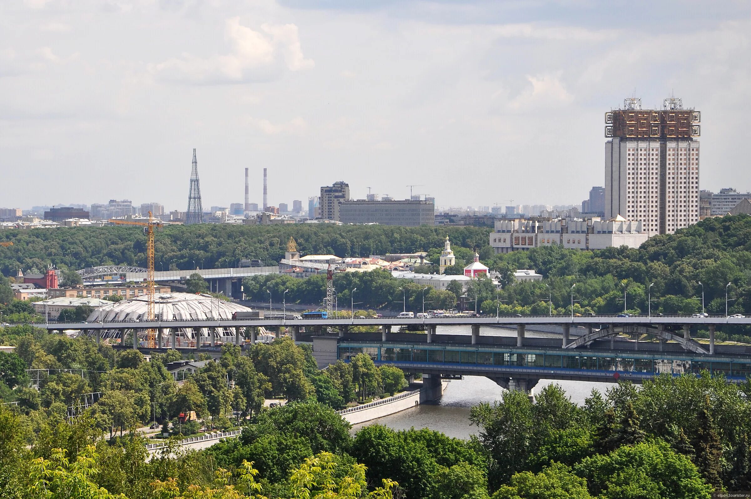 Воробьевы горы москва площадка. Смотровая площадка Воробьевы горы. Смотровая площадка МГУ Воробьевы. Воробьевы горы Лужники смотровая площадка. Смотровая площадка на Лужники МГУ.