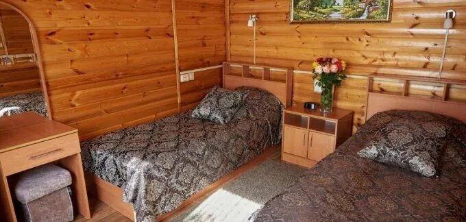 Хуторок делюкс номер. Владимирский хуторок. Хуторок ульяновск турбаза. Отель хуторок анапа. Гостевой дом хуторок анапа.