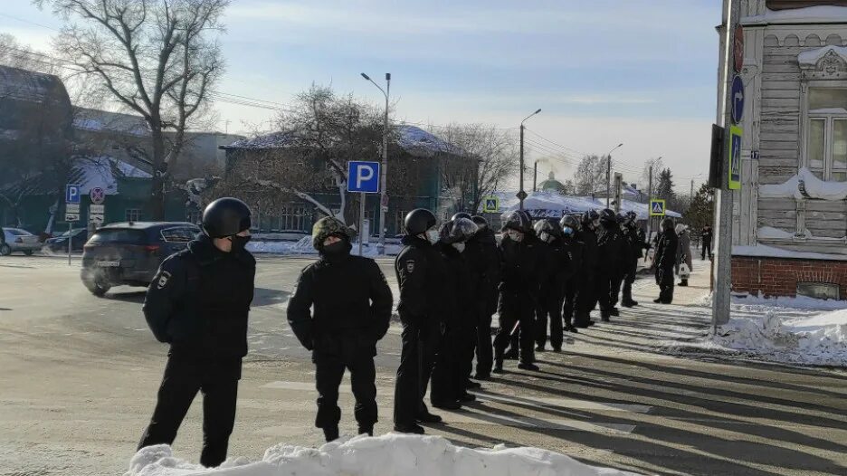 Митинг Навального в Барнауле. Беспорядки в Барнауле. ОМОН Барнаул. Навальный в Барнауле. Нападение на штаб