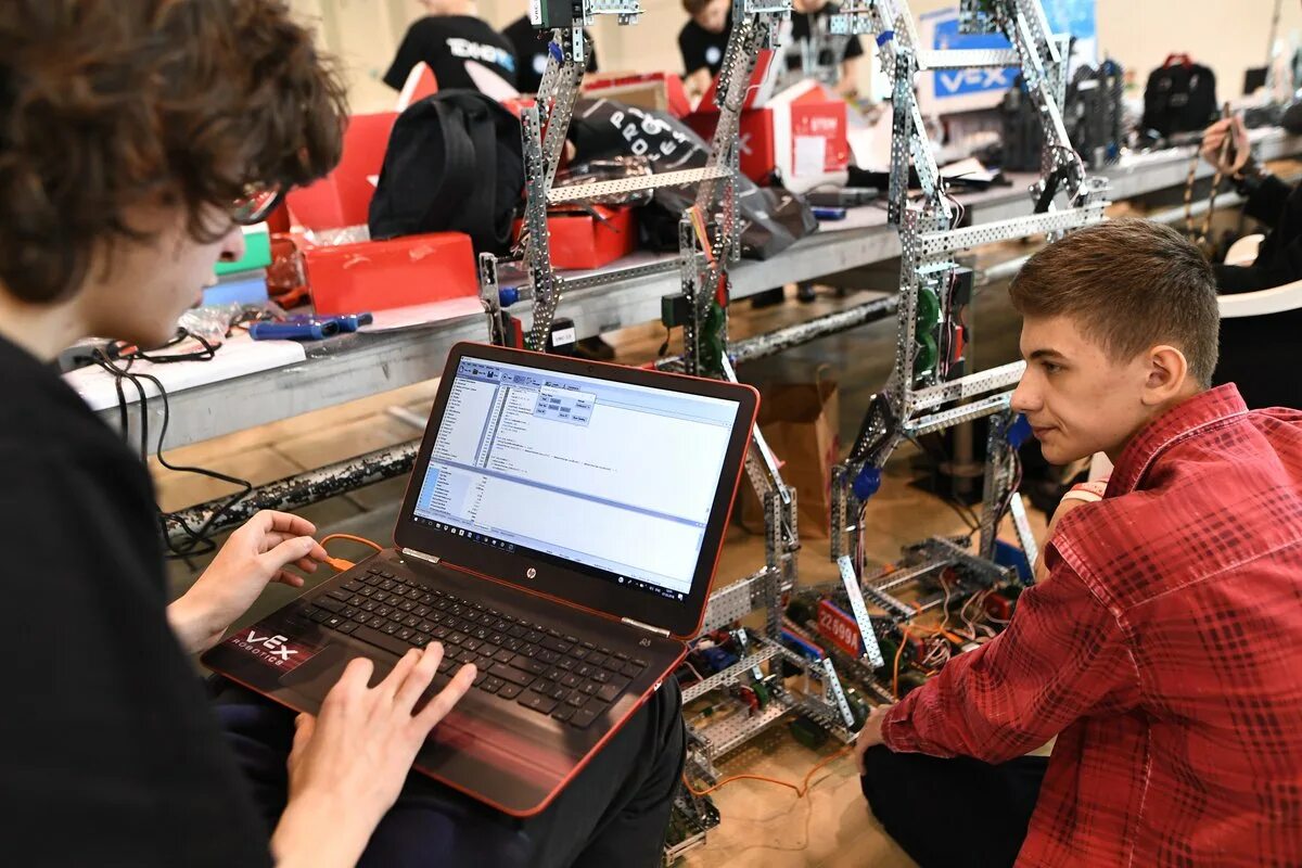 Тестировщик по. Современные технологии. It специалист. Профессия программист. Специалистом по тестированию информационных технологий.