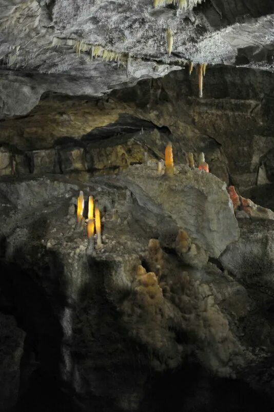 пещера 12. геликтиты в пещере. пещера 12. грот 12. пещера 12.