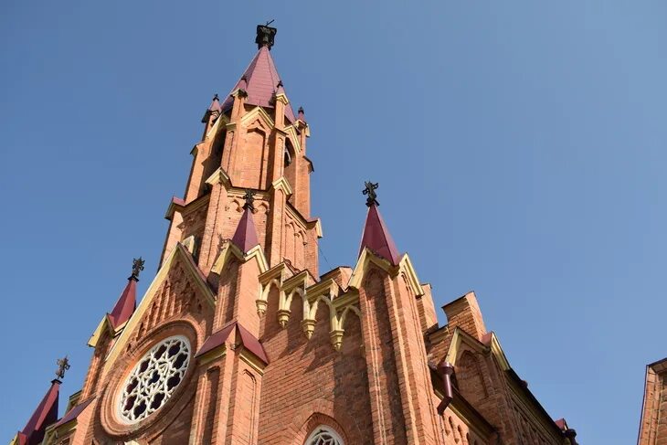 Иркутский католический костел. Римский католический собор иркутск. Римско-католический костёл иркутск. Иркутский католический костел. Церковь успения девы марии иркутск.