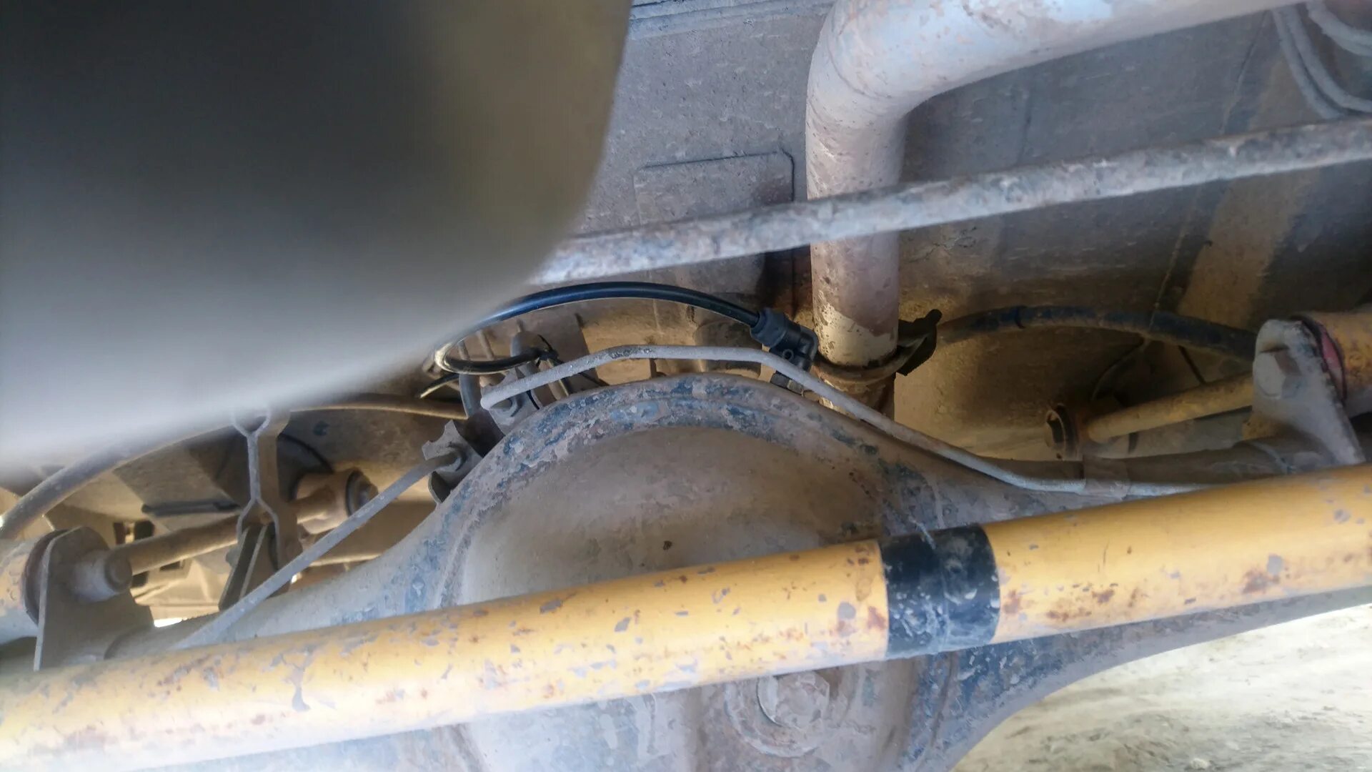 Сапун заднего моста нива 21213. Сапун нива 21213. Вывод сапунов нива. Сапун нива 21213. Шланг вентиляции картера ваз 21214 инжектор.