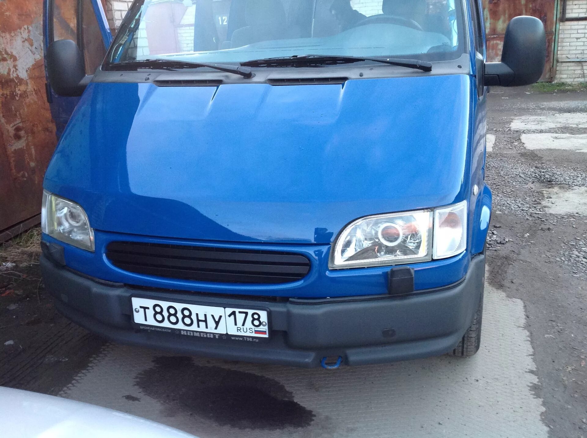 Транзит 98 года. Ford Transit 1998. Форд Транзит 1998 2.5 дизель. Ford Transit 1999 решетка. Решетка радиатора Форд Транзит 1998.