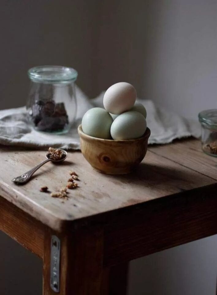 There some eggs on the table