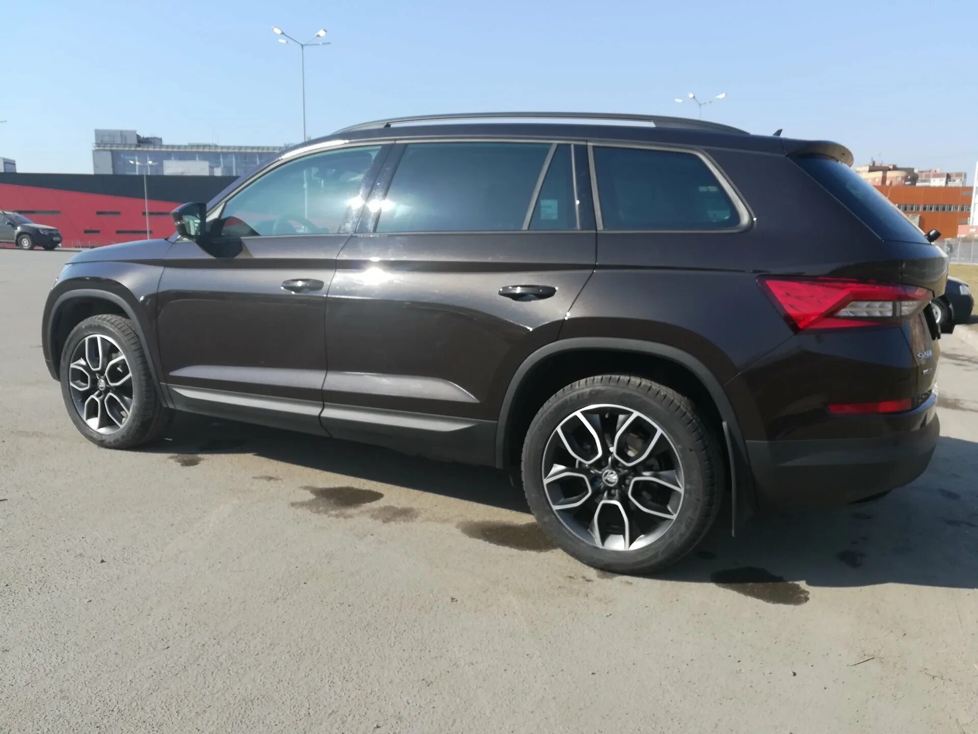 Диски skoda kodiaq r19. Шкода кодиак r18. Диски skoda kodiaq r18. Skoda kodiaq triglav r19. Кодиак диски r19.
