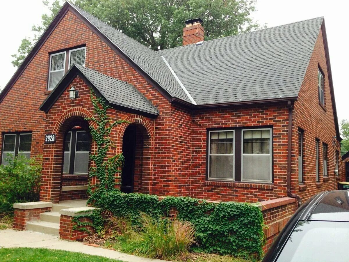 Срок дома из кирпича. Кирпич брик хаус. облицовочный кирпич brick house. дом брик хаус дома. дом из красного кирпича.