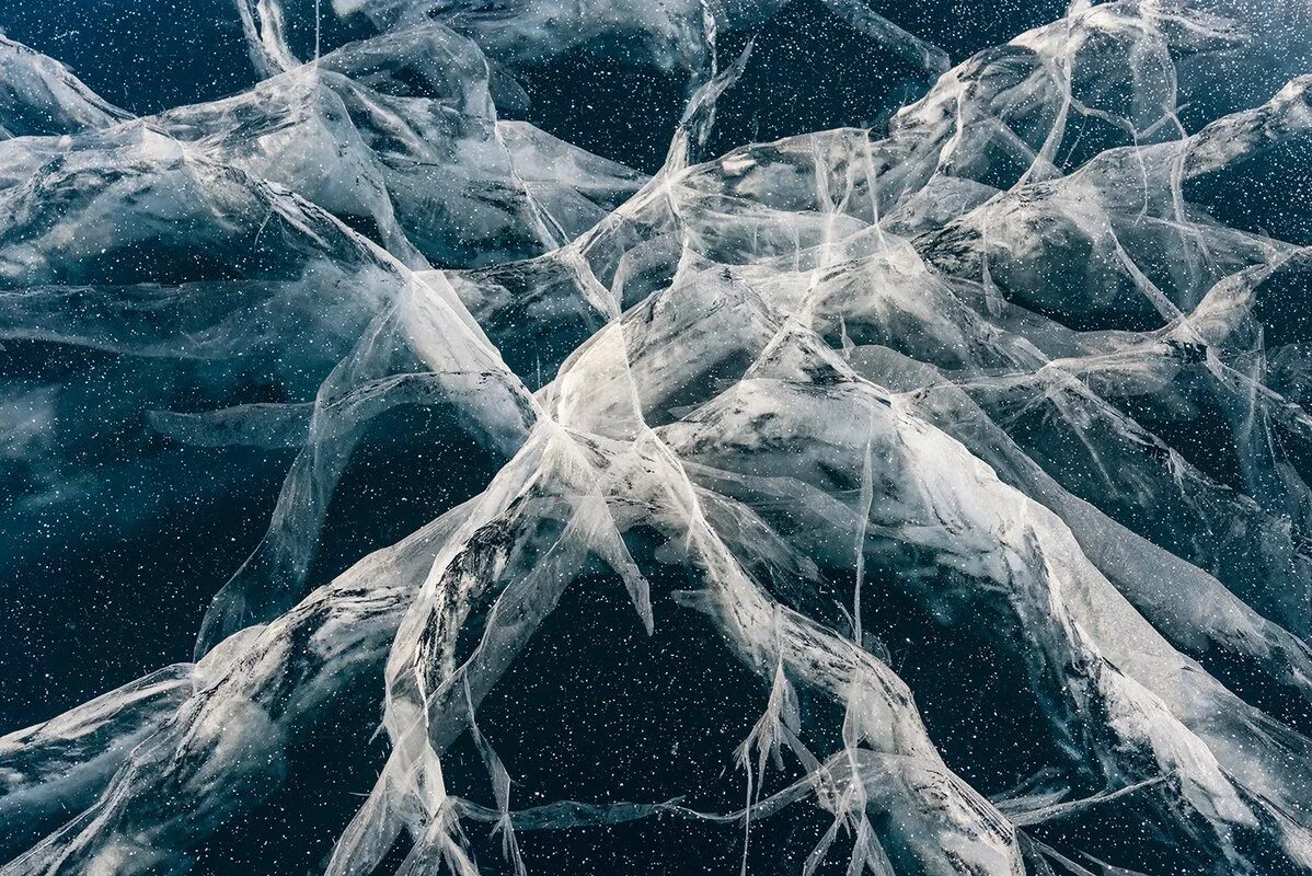 Лед снизу. Лед Байкала. Лед Байкала сверху. Текстура льда. Лед Байкала текстура.