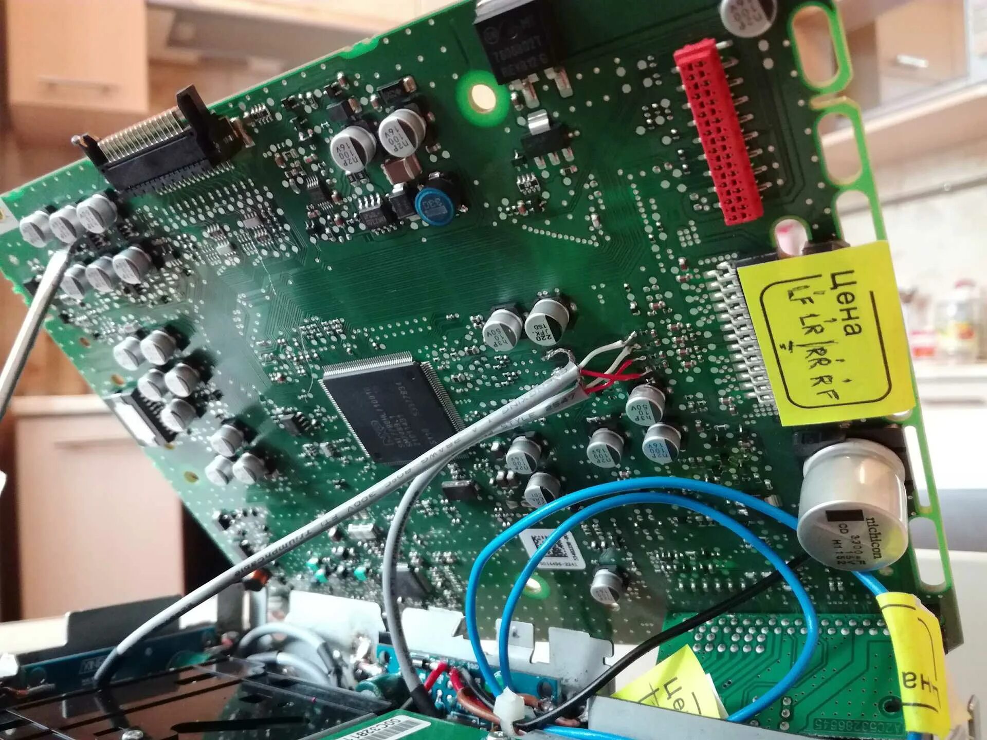 Rca выходы для штатной магнитолы kia. Вывод линейных выходов из штатной магнитолы. Rohm32107 dsp. Линейный выход на магнитоле. Tda 7388 усилитель.