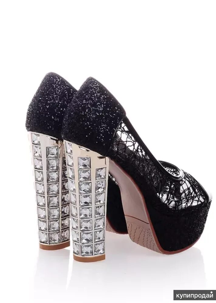 Туфли со стразами на каблуке. Туфли на каблуке. Черные туфли со стразами. Christian louboutin туфли стразами. Туфли женские со стразами на каблуке.