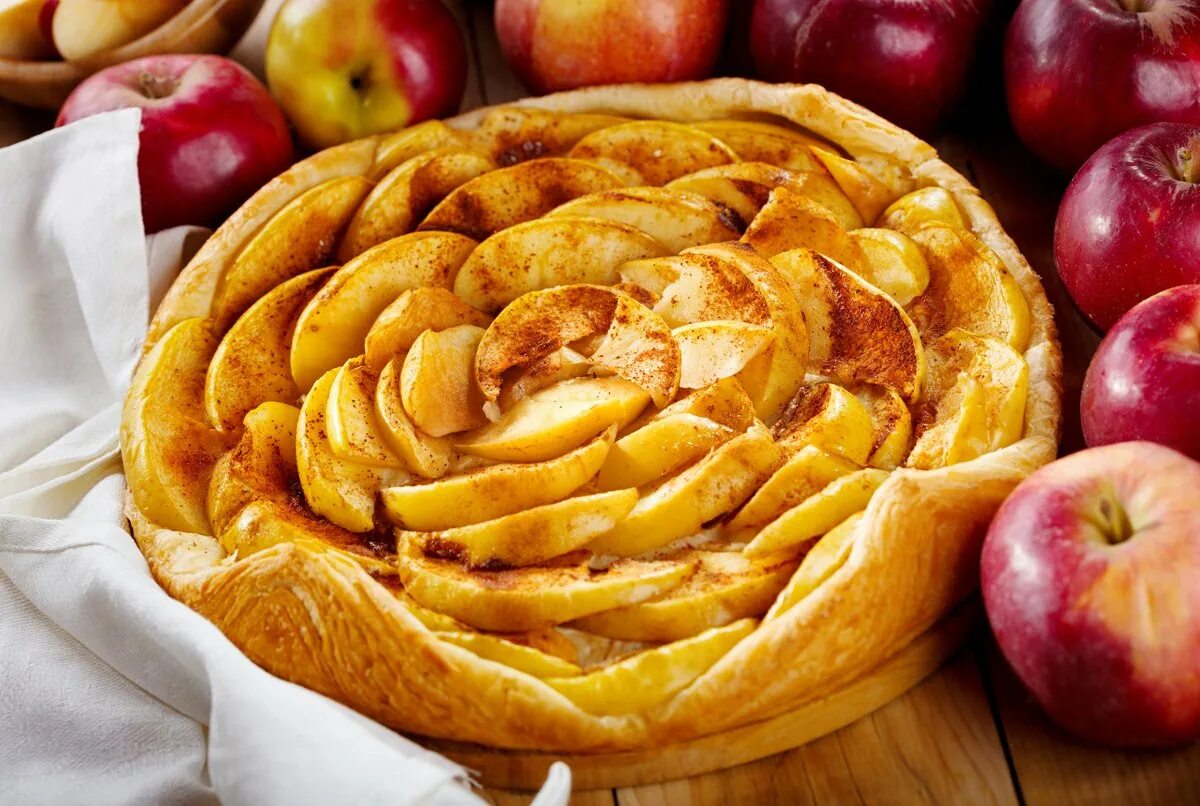Как приготовить яблоки в тесте. Apple pie (яблочный пирог). Красивый пирог с яблоками. Пресные пироги с яблоками. Красивые пирожки с яблоками.