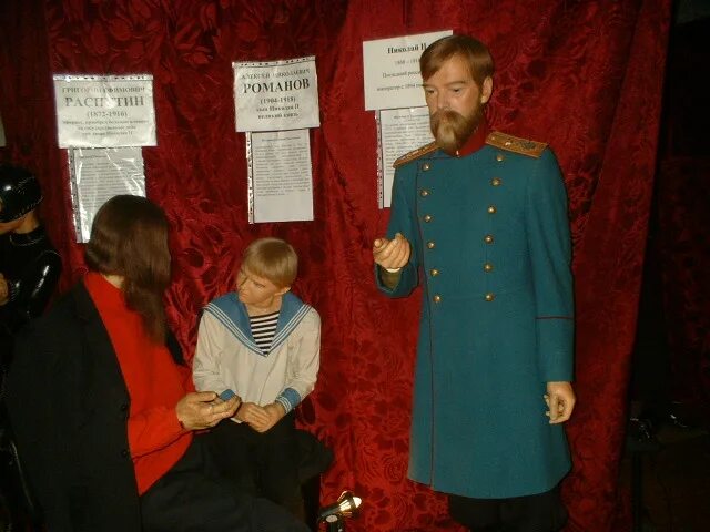 Восковые фигуры готические. Выставка восковых фигур. Выставка восковых фигур афиша. Выставка восковых фигур в тюмени 2023 автор. Выставка восковых фигур санкт-петербург в твери.