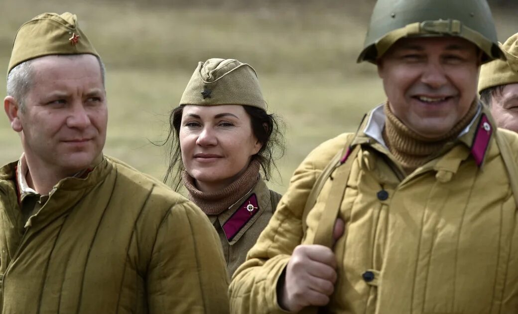 Рубеж герои. Ломигоры рубеж воинской доблести. Рубеж герои. Рубеж герои. Мартыновский овраг парад.