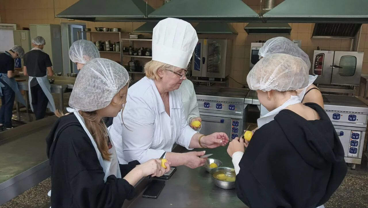 Специальность повар кондитер. 09 повар, кондитер. 01. Вуз повар кондитер омск. Курсы кондитера.