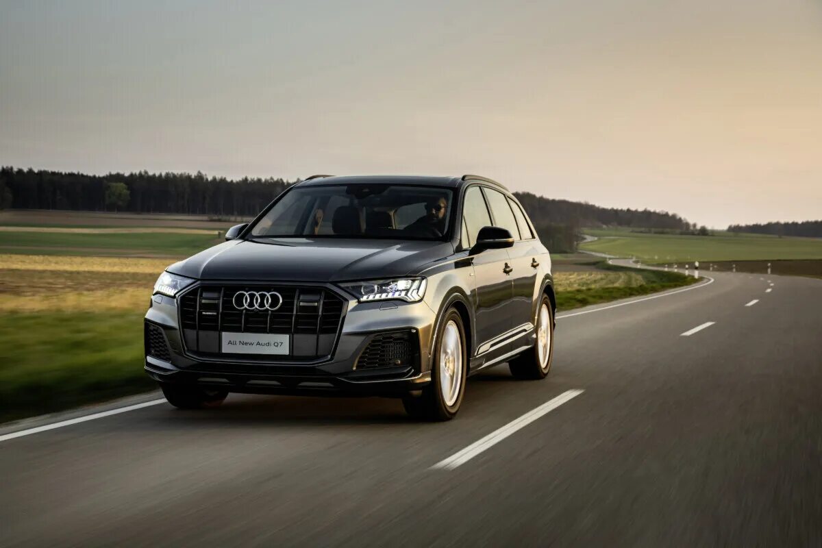 Новая ауди q7. Audi q7 q7. Audi q7 2020. Ауди q7 новый кузов. Ауди q7 2021.