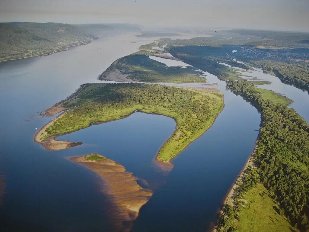 Устье много. Река Волга Кама Вятка острова. Самарская область с высоты птичьего полета Волга.