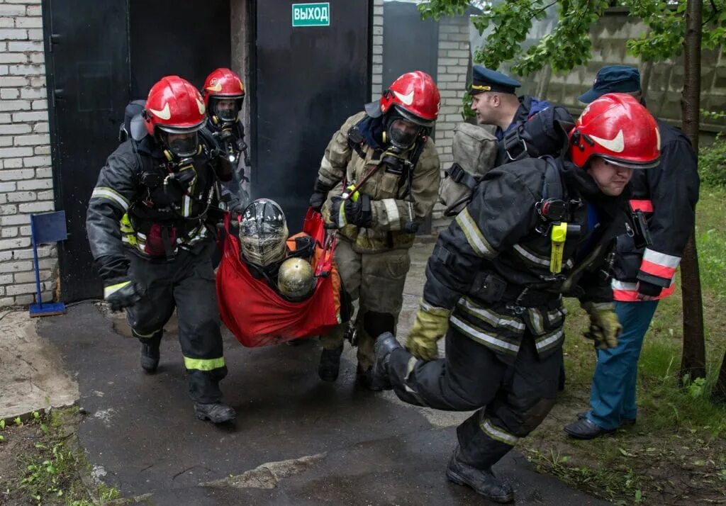 Разведка и спасение людей. Газодымозащитная служба пожарной охраны. ГДЗС пожарной охраны. Звено ГДЗС ПСЦ. Пожарно спасательный отряд 3 Москва.