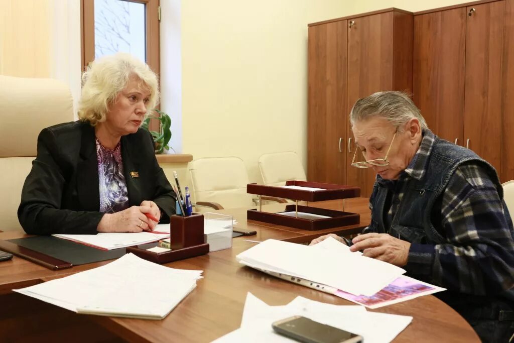 Пенсионер в соцзащите. Пенсионеры в Москве. Соцзащита пенсионеров. Юридическая помощь пенсионерам.