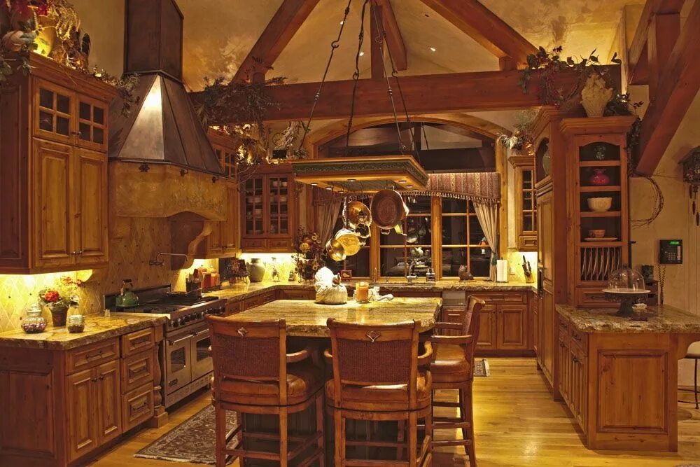 Дом тайн отзывы. Уютная деревянная кухня. Красивые деревянные кухни. Уютный дом кухонные фасады. Кухня под дерево уют.