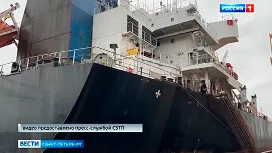 Усть луга порт газпром. Серный терминал. Порт усть-луга разлив. Чп усть луга. Разлив нефти усть луга.