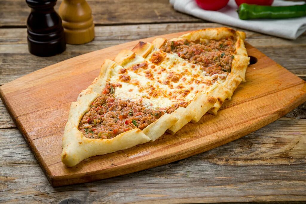 Ресторан в алании. Пиде ассорти фото. Alanya steak house международная ул. Kuzu kebab можайское шоссе 13. Alanya steak house.