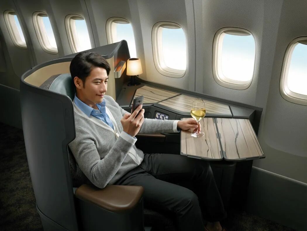 Business class. China airlines boeing 777 business class. бизнес самолет. перелет бизнес классом. человек в бизнес классе.