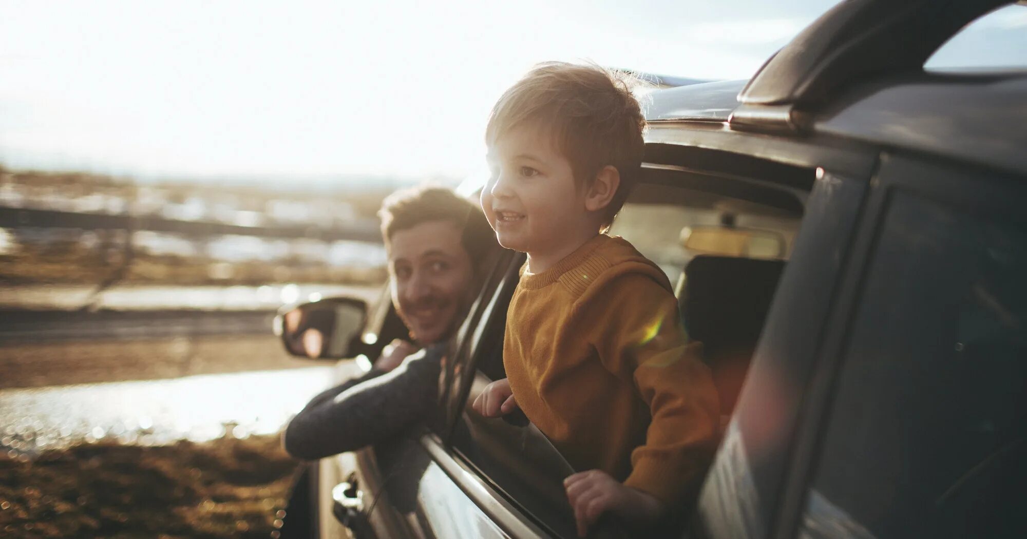 Dad a new car. Семья в машине. Папа и ребенок на дороге. Папа с ребенком в машине. Машина отца.